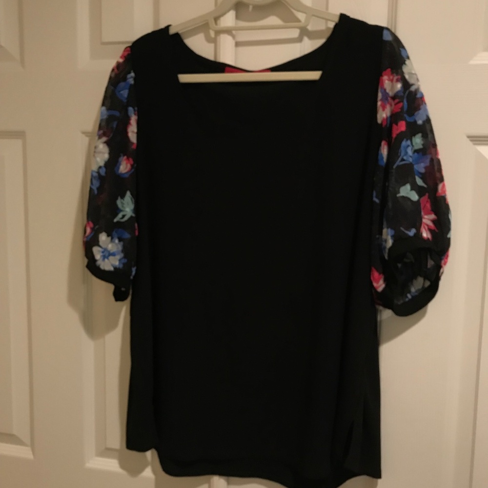 Floral, puff sleeve blouse